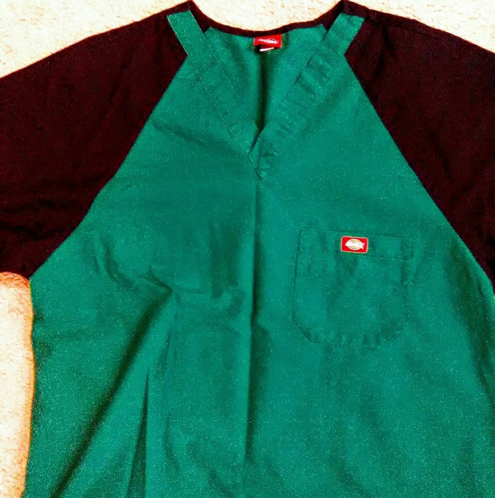 Men's scrub top